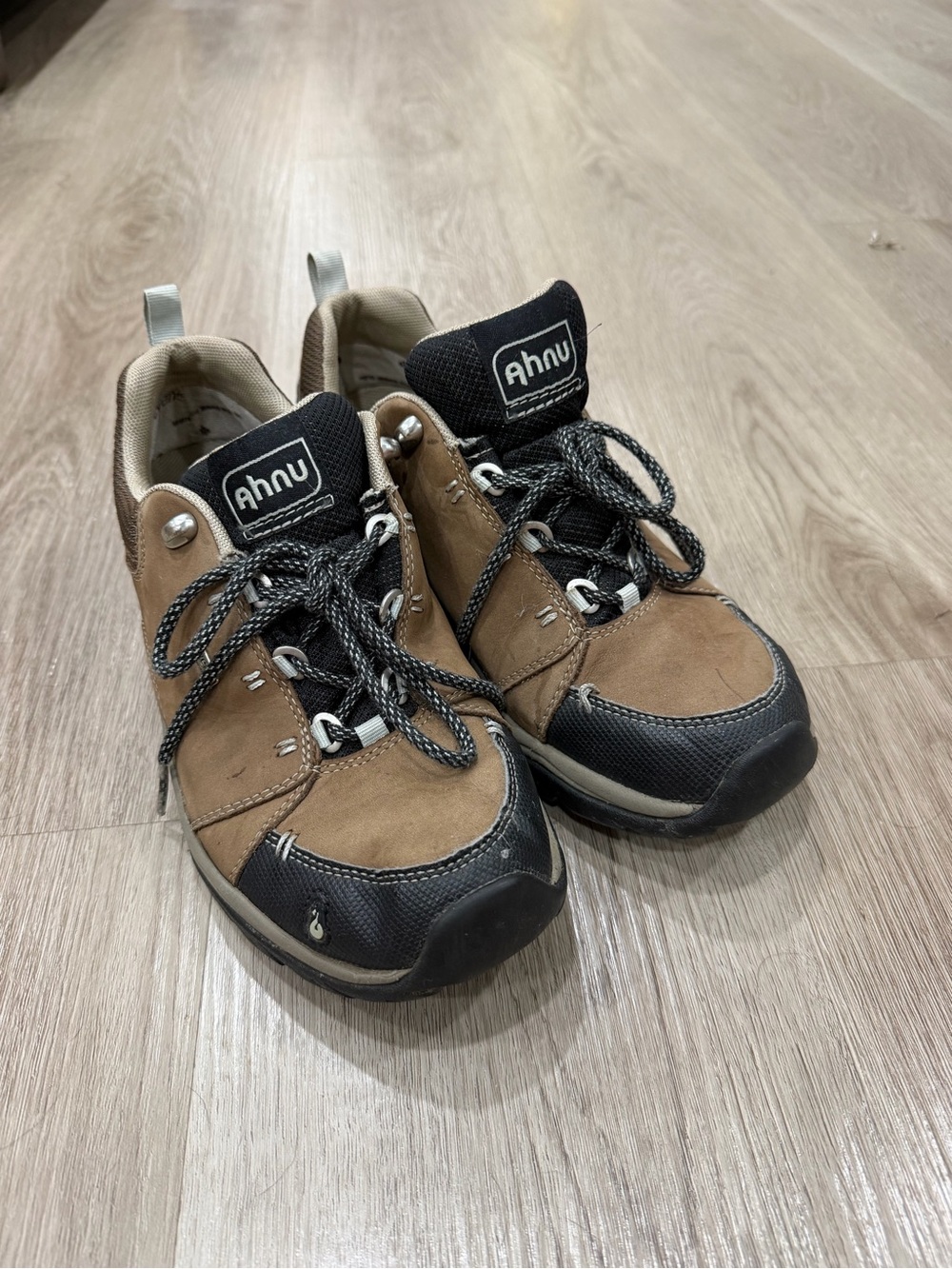Ahnu Montara ll hiking shoes Size 7.5